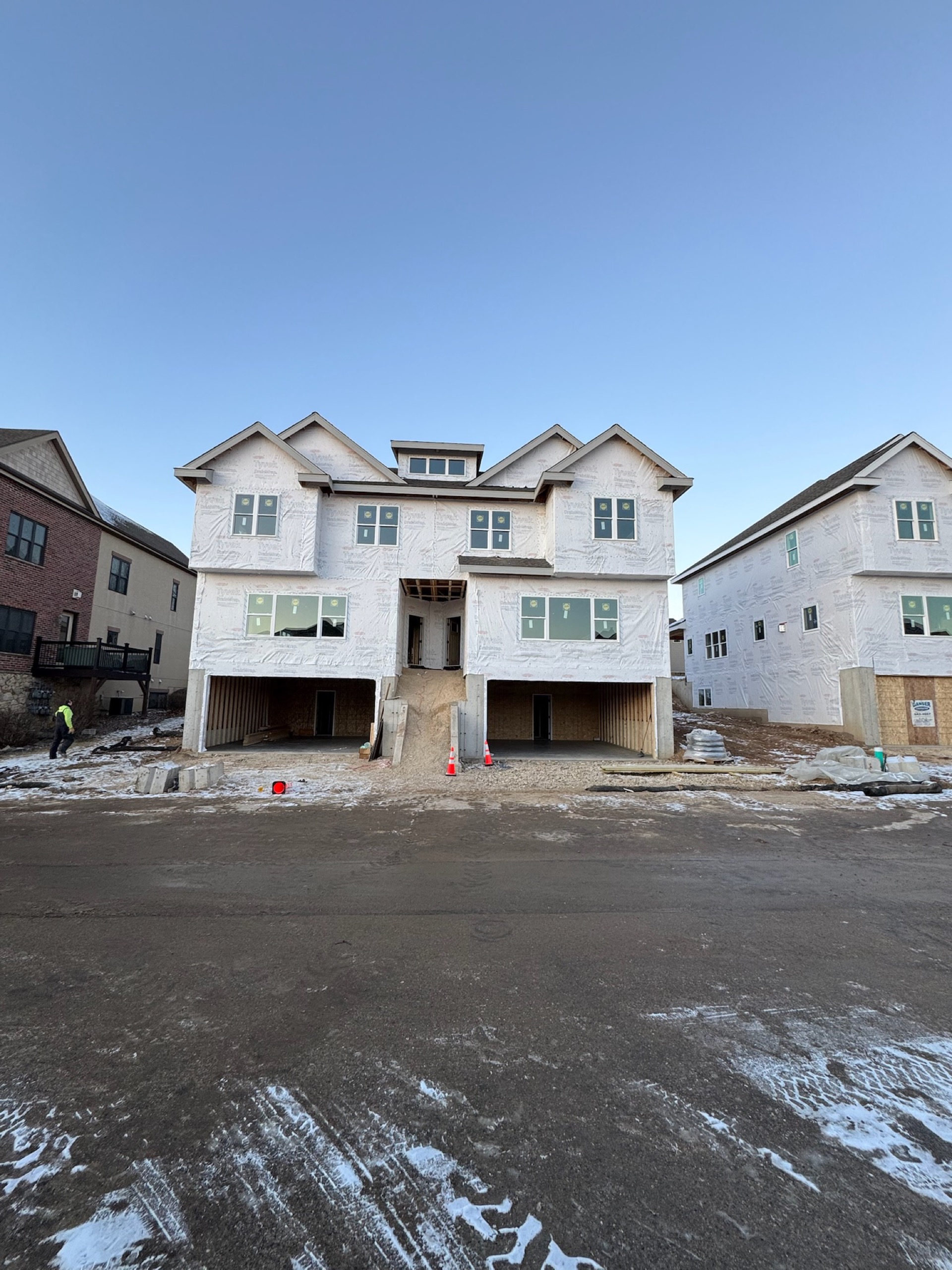 Multi-unit luxury residential construction